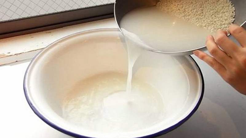 Cách vệ sinh dây chuyền bạc bằng nước vo gạo